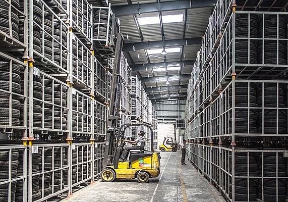 Lager- und Produktionsmitarbeiter